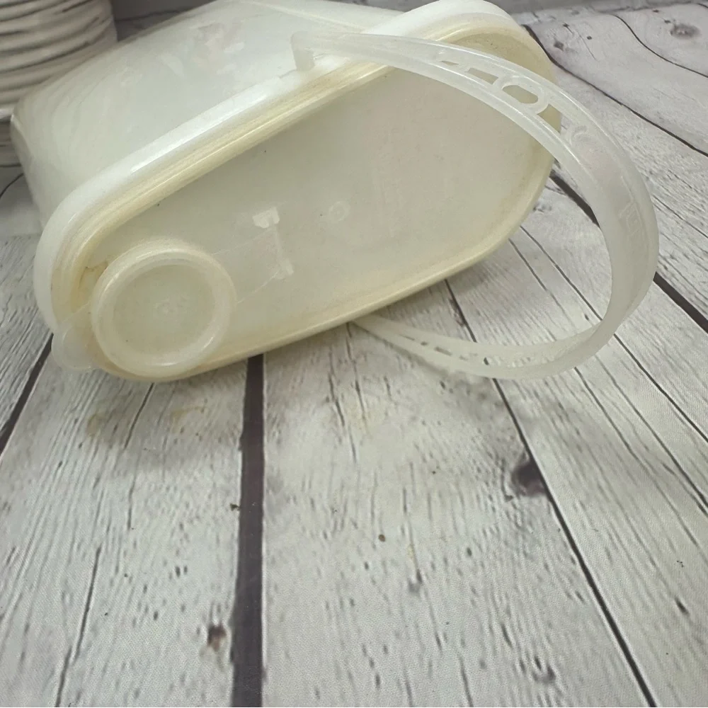 vintage tupperware 2 quart beverage container set